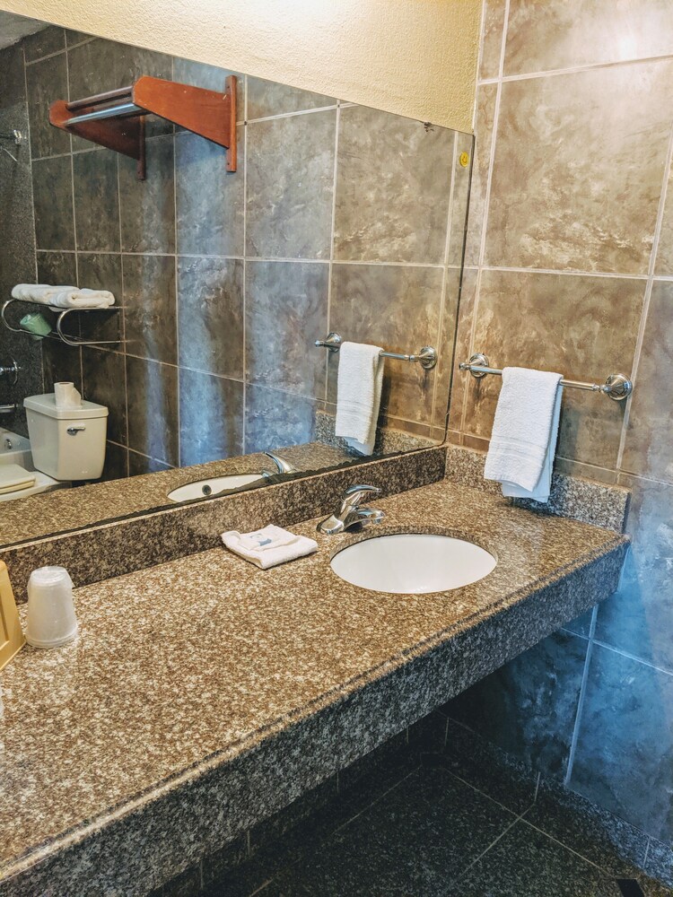 Lake Houma Inn - photo 19