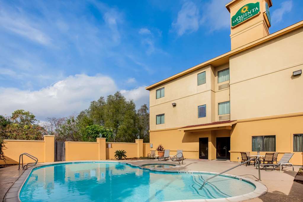 La Quinta Inn & Suites by Wyndham Pasadena - photo 9