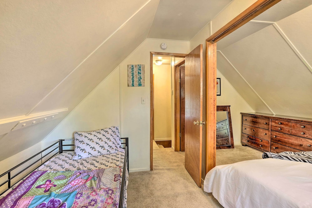 Cozy Crestline Cabin Close To Lakes Parks 17933991 — Crestline