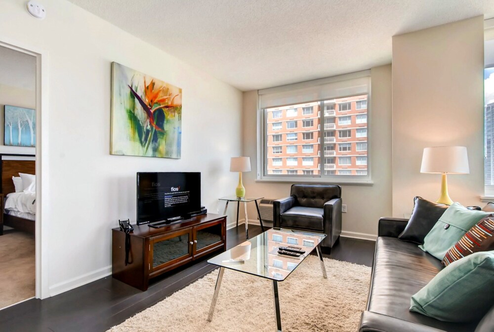 Global Luxury Suites at Newport - photo 37