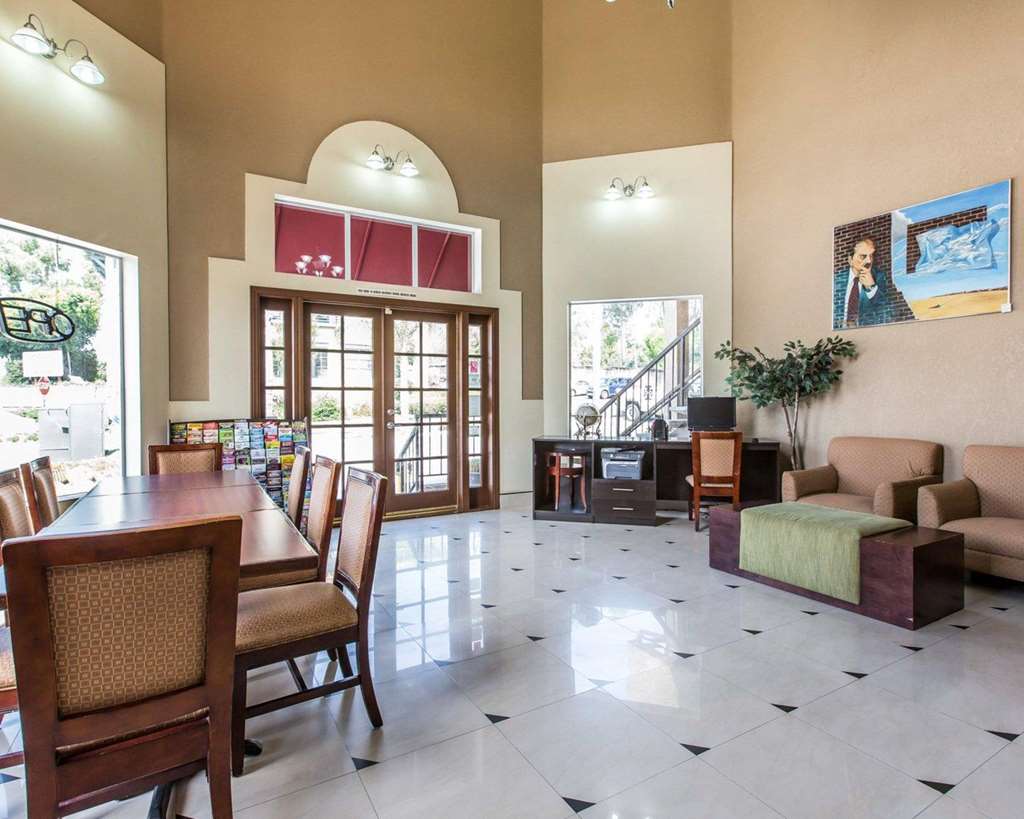 Econo Lodge Inn & Suites Fallbrook Downtown - photo 5