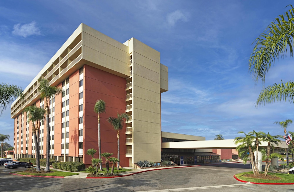 Ontario Airport Hotel Conference Center — Ontario