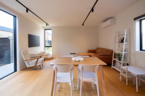 Stylish & Modern Home Mountain View Free WI FI — 4-Star Luxury Hotel in Queenstown, New Zealand