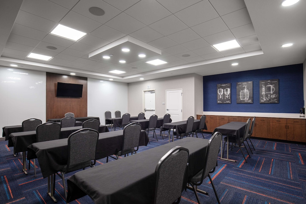 Hampton Inn by Hilton Green Bay Stadium - photo 28