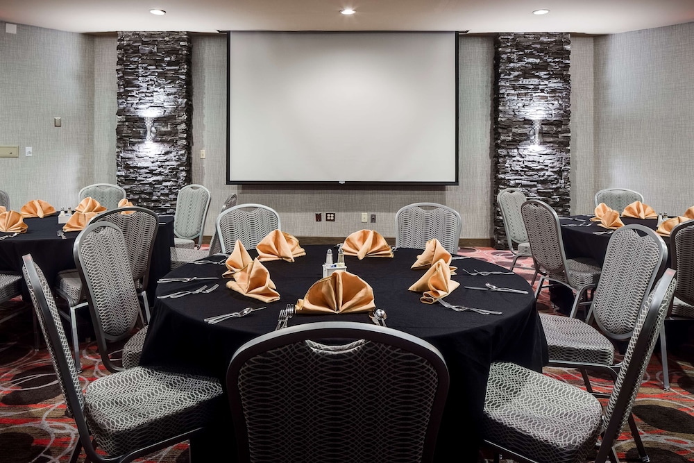 Hampton Inn Iowa City Coralville - photo 40
