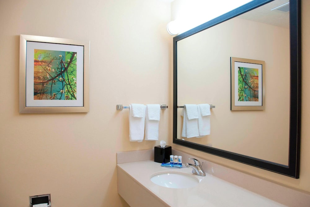 Fairfield Inn & Suites by Marriott Ames - photo 11
