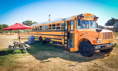 American School Bus Glamping Somerset — hotel in Cheddar