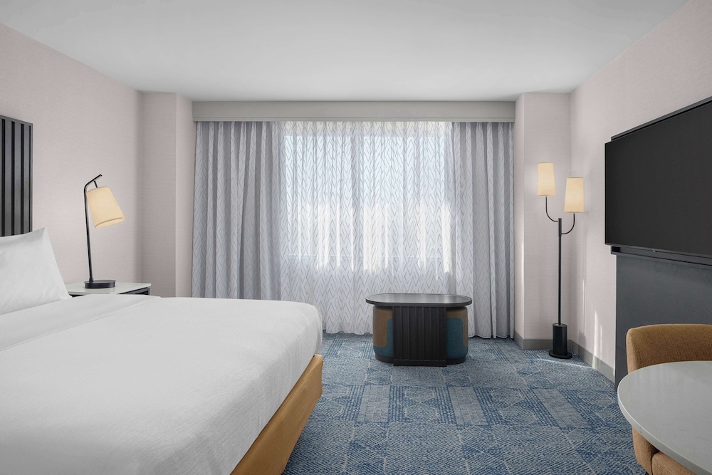 Embassy Suites by Hilton El Paso - photo 26