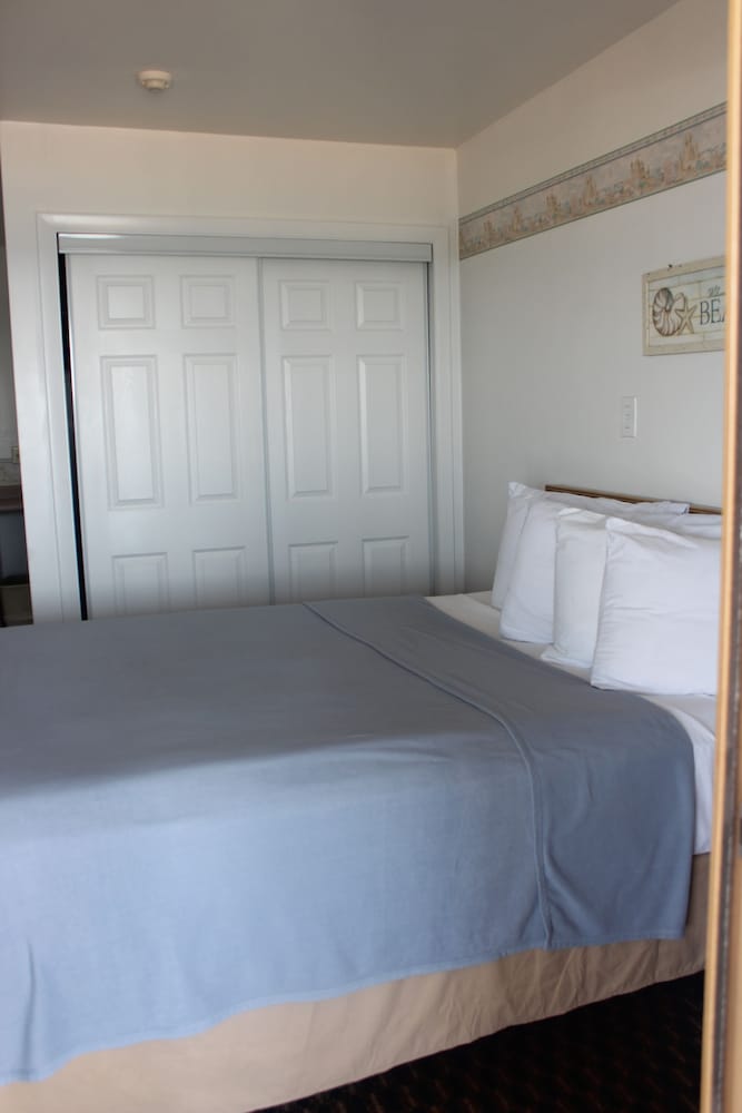Sandcastle Beachfront Inn - photo 4