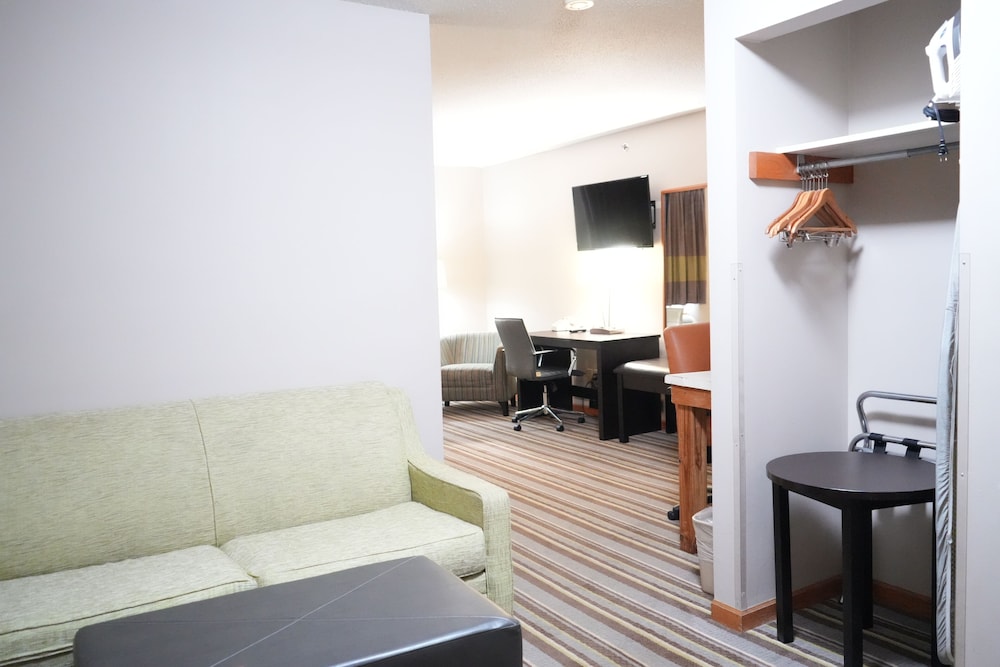Watseka 24 Inn & Suites - photo 16