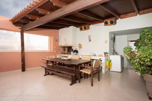 Maria's Airport Apartment 4' Metro 10' Airport 15' Beach 40' City Center — 4-Star Luxury Hotel in Koropi, Greece