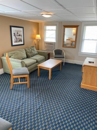 The Admiral Hotel Motel - photo 42