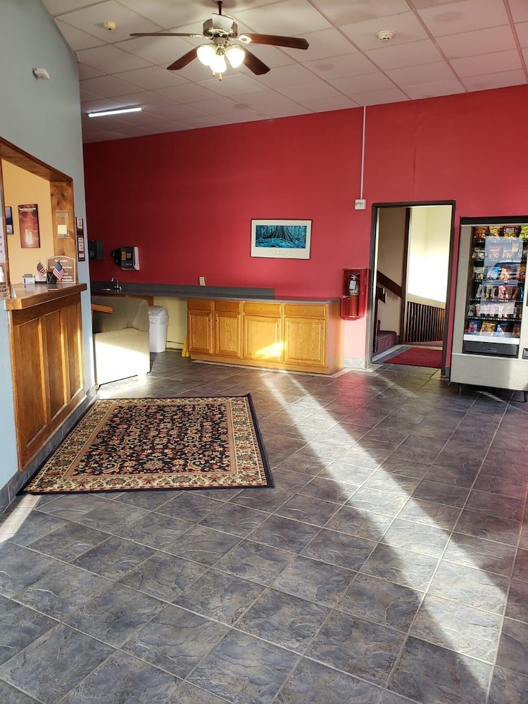 Value Inn & Suites - photo 2