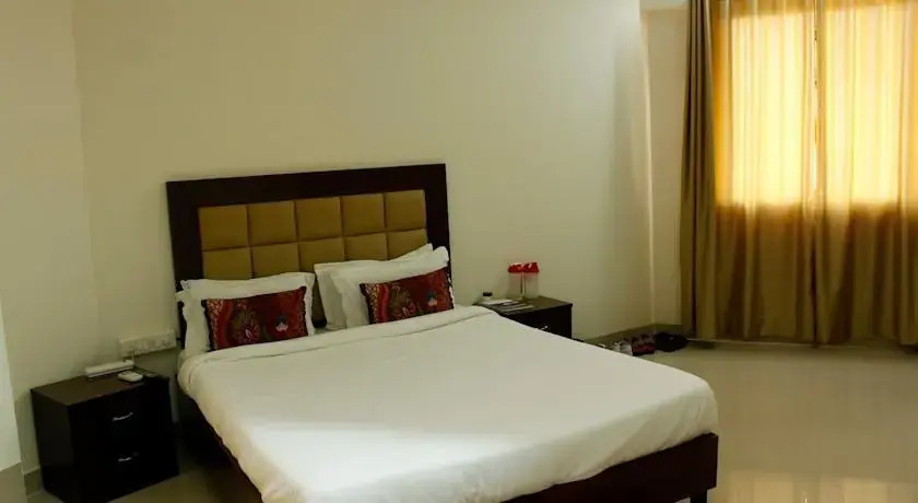Laurent & Benon Luxury Service Apartment Khar