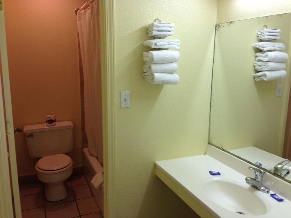 Super 7 Inn Siloam Springs - photo 9