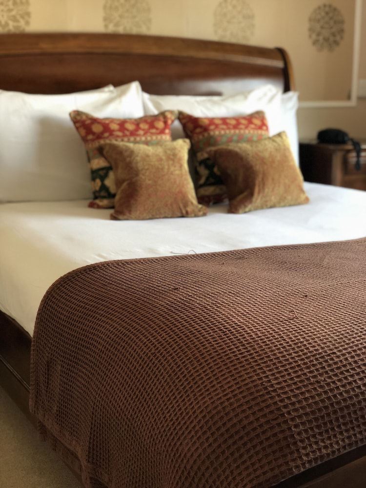 The Falcon Hotel — Farnborough — photo 3