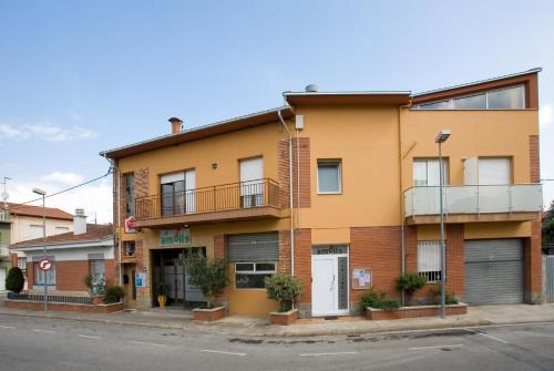 Amolls Restaurant i Habitacions - carbon neutral hotel in Olot