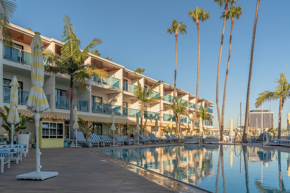 Marina del Rey Hotel - photo 27