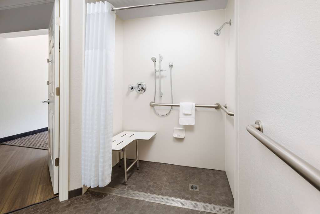 La Quinta Inn & Suites by Wyndham Tampa Brandon Regency Park - photo 26