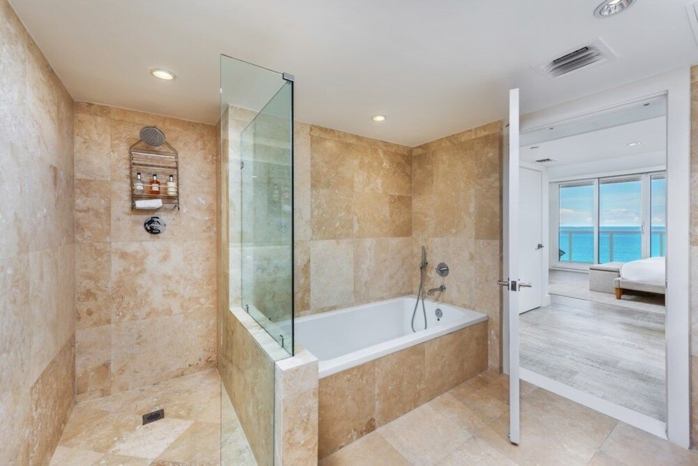 Eco hotel Condo #239377 2 Bedrooms 2.5 Bathrooms Hotel Room - photo 35