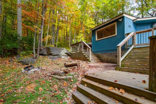 Birchwood Bliss Fireplace Grill Outdoor Lounge in Gatlinburg, United States