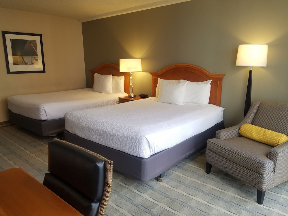 Inn At The Convention Center - photo 6