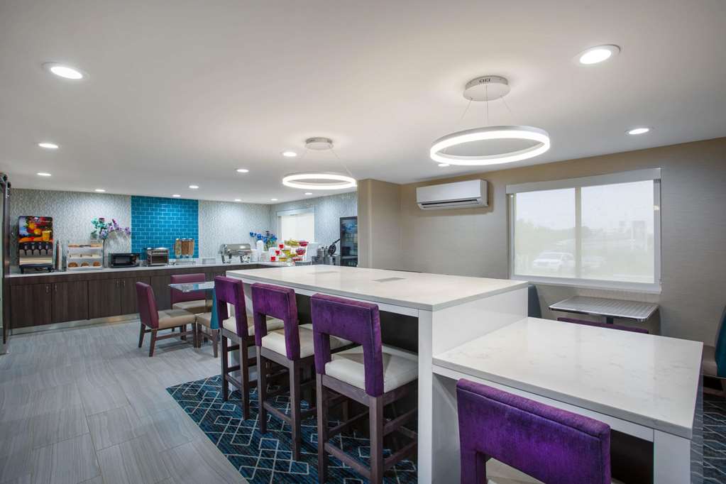 La Quinta Inn & Suites by Wyndham Roanoke Salem - photo 48