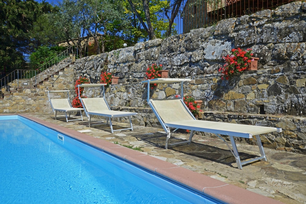 La Badia 3 in Tavarnelle Val di Pesa — 4-Star Luxury Hotel in Tavarnelle Val Di Pesa, Italy