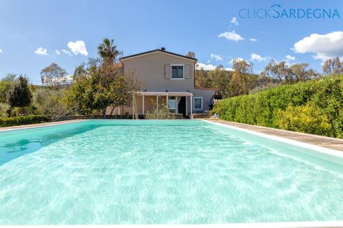 Clicksardegna Villa Dei Limoni with Pool Close To the Beach — 4-Star Luxury Hotel in Alghero, Italy