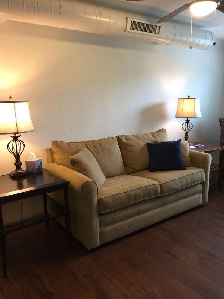 Blanco County Inn - photo 52