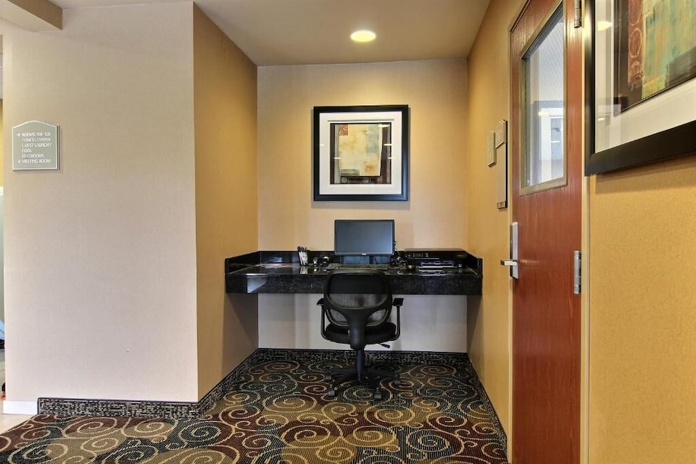 AmeriVu Inn & Suites Crookston - photo 14