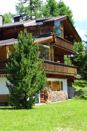 Gomig Hütte - carbon neutral hotel in Tristach
