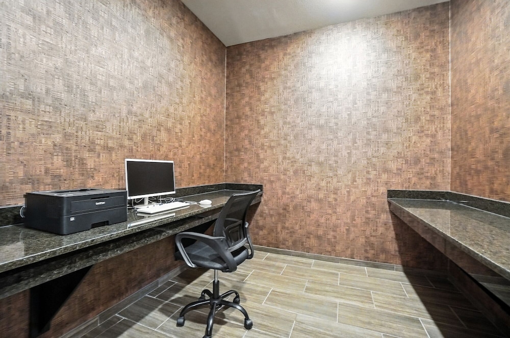 Cobblestone Hotel & Suites Bellefontaine - photo 89