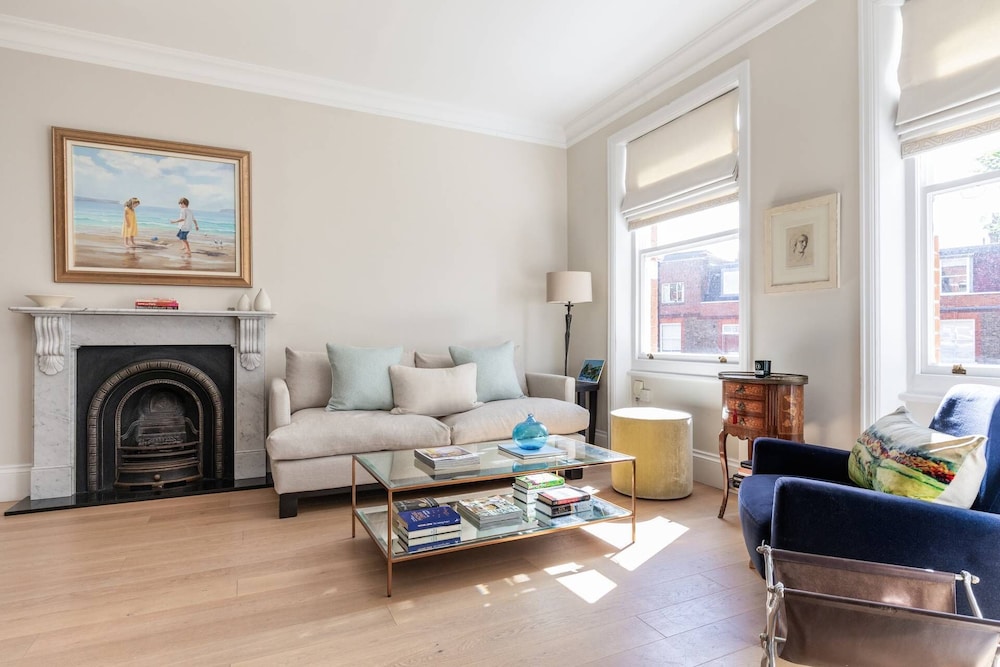 Egerton Gardens IX by Onefinestay — 4-Star Luxury Hotel in London, United Kingdom