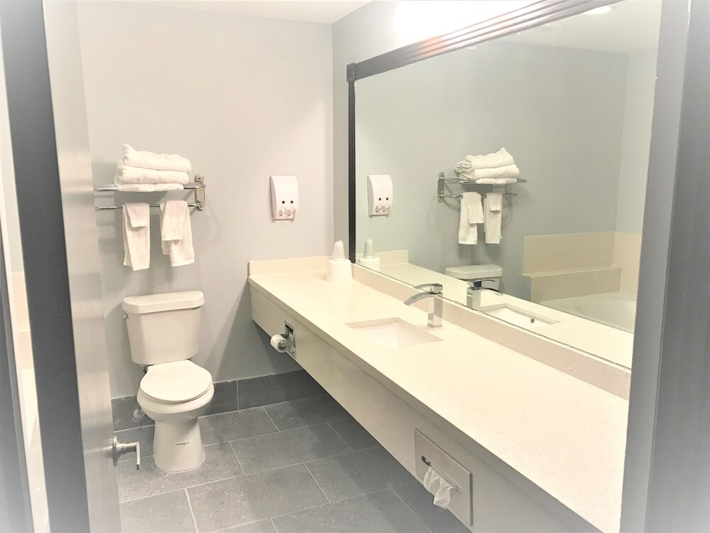 Blue Bay Inn & Suites - photo 54