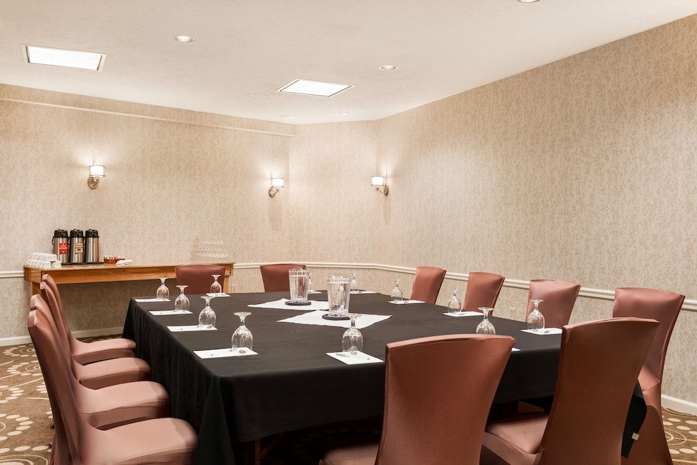 Hampton Inn Colchester - photo 47