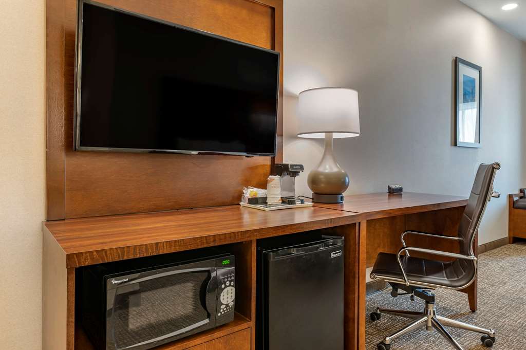 Comfort Suites Columbus Airport - photo 14