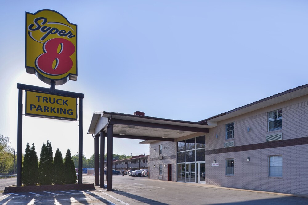 Super 8 by Wyndham Little Rock North Airport - photo 26