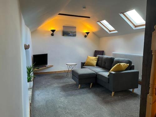 The Barn Behind - carbon neutral hotel in Unknown City