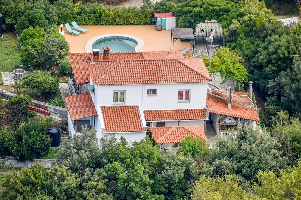 Villa Mitzelos — 4-Star Luxury Hotel in Skiathos, Greece
