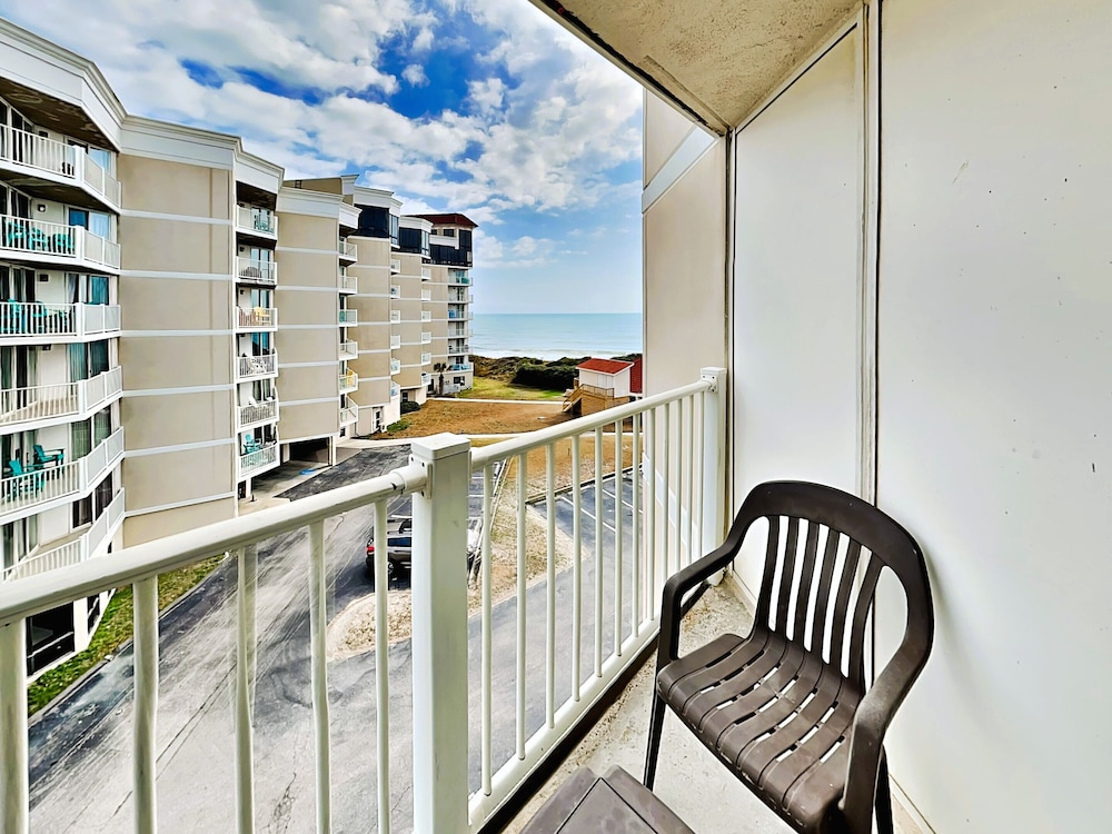 Dolphins Den — 4-Star Luxury Hotel in Sneads Ferry, United States