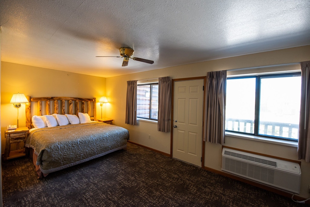 Super 8 by Wyndham Bridgeview of Mackinaw City - photo 5