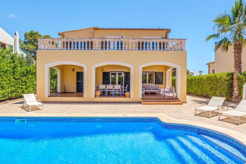 Villa Paula — 4-Star Luxury Hotel in Campos, Spain