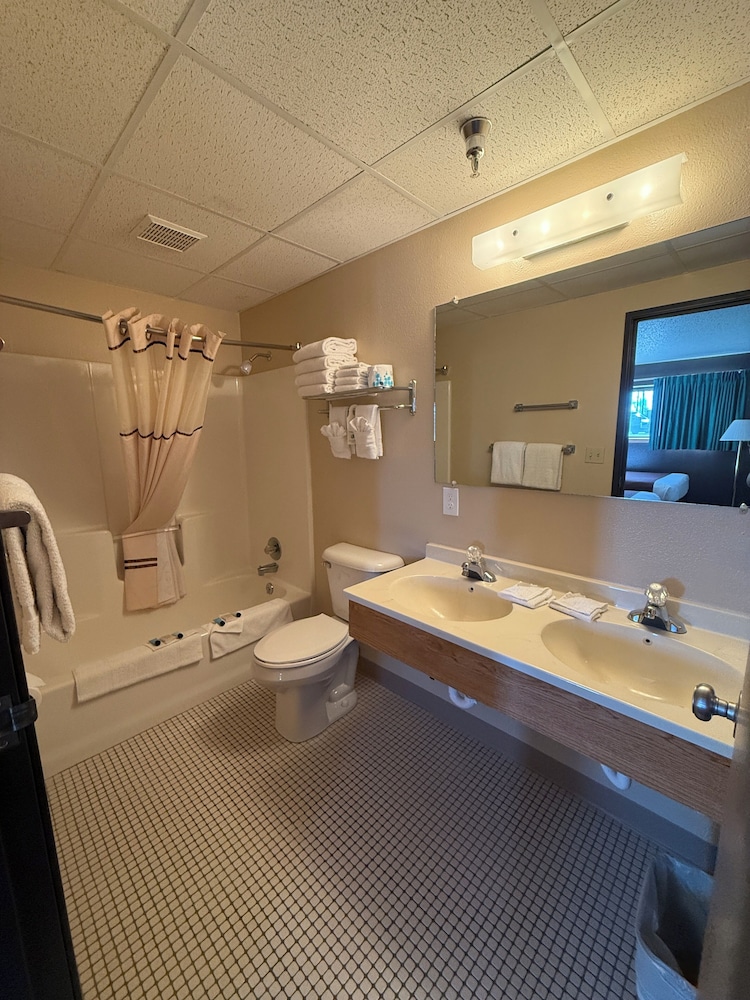 Americas Best Value Inn Torrington - photo 18