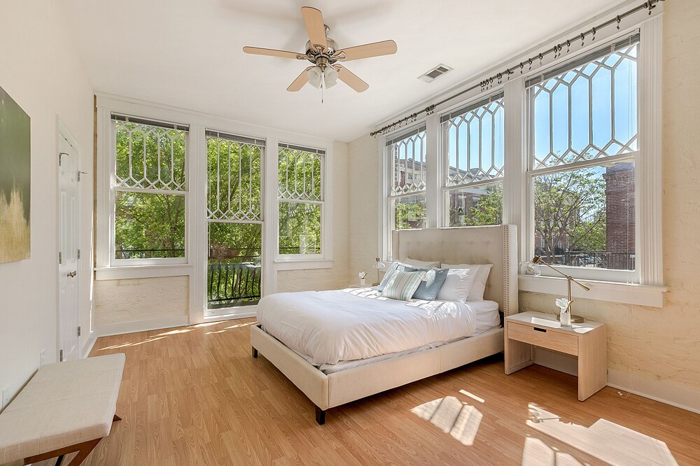 Hip 2BR in Arts Warehouse District - photo 4