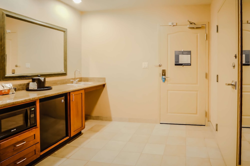 Hampton Inn & Suites by Hilton Tomball Houston NW - photo 24