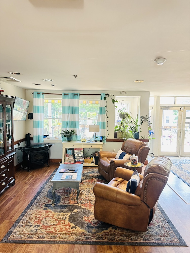 Camden Riverhouse Hotel - photo 6