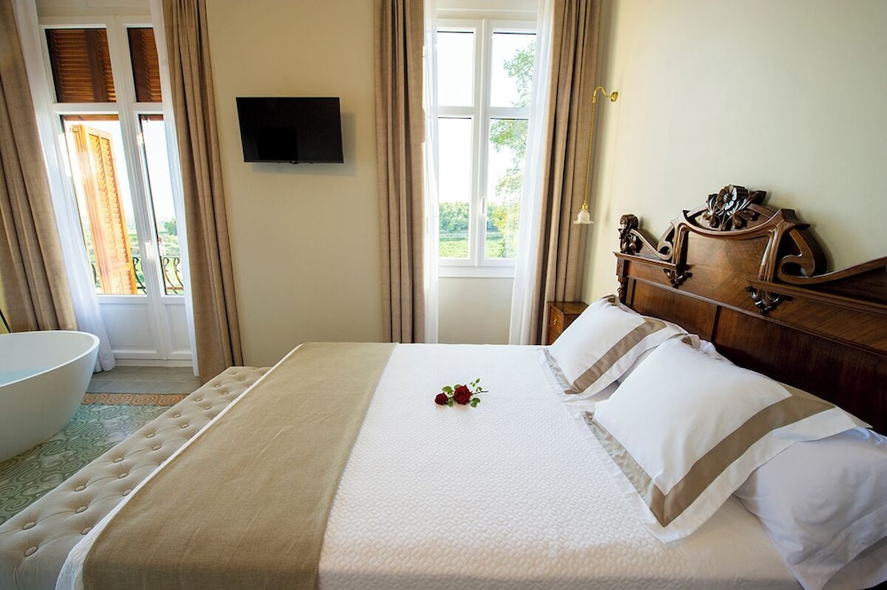 Bolet Casa Modernista — 4-Star Luxury Hotel in Vilanova I La Geltru, Spain