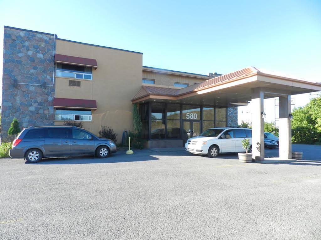 L Auberge De L Aeroport Inn — Dorval