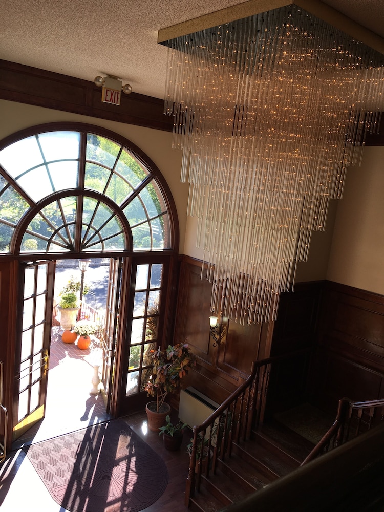 Colts Neck Inn Hotel - photo 2